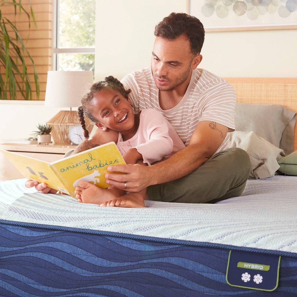 iComfort Mattress S20GL ECO Plush Hybrid, parent and child with a book - Fosters Mattress