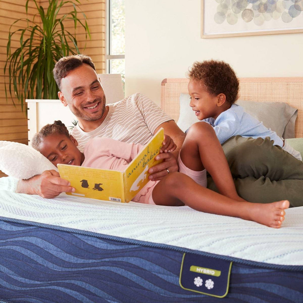 iComfort Mattress S40HD ECO Plush Hybrid, family reading on bed - Fosters Mattress