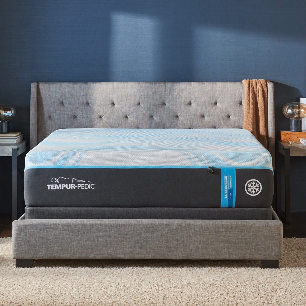 TEMPUR-luxeBreeze® mattress lifestyle view
