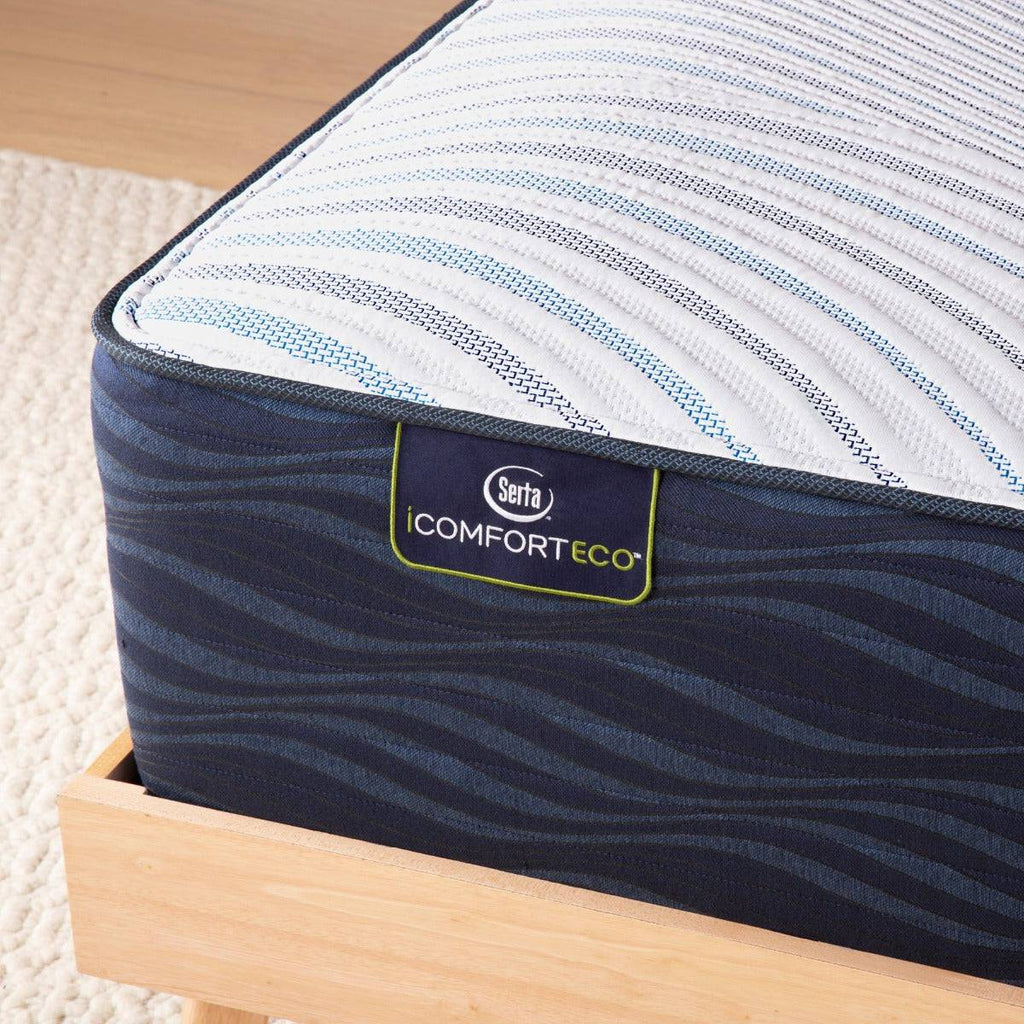 iComfort Mattress S40HD ECO Plush Hybrid, corner close up - Fosters Mattress